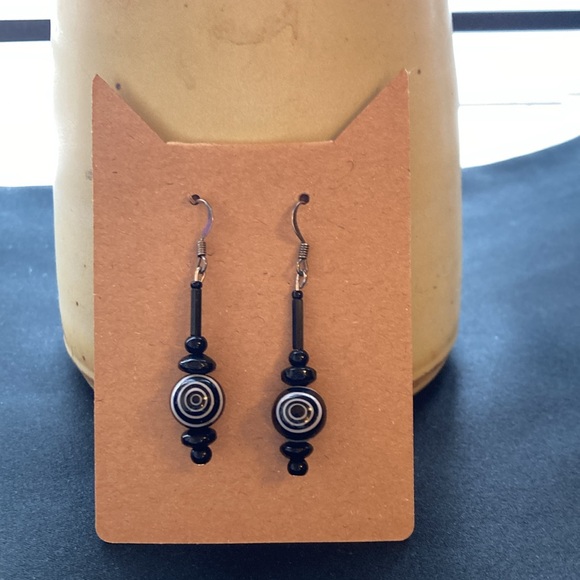 Vintage Handmade Black with White Spiral Earrings - Picture 8 of 10